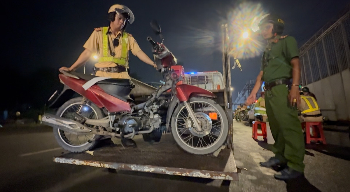 Hàng loạt phương tiện vi phạm bị tạm giữ.