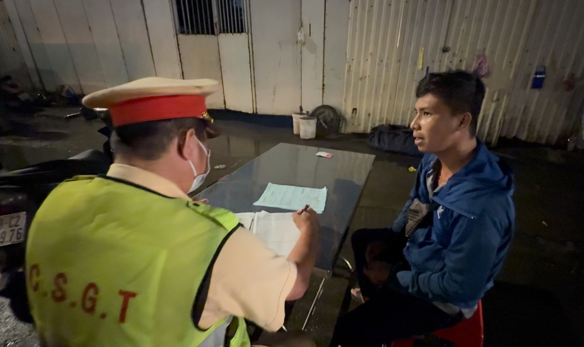 Các lực lượng thường xuyên phối hợp ra quân kiểm tra xử lý đã khiến người dân địa phương và tiểu thương cảm thấy an tâm...