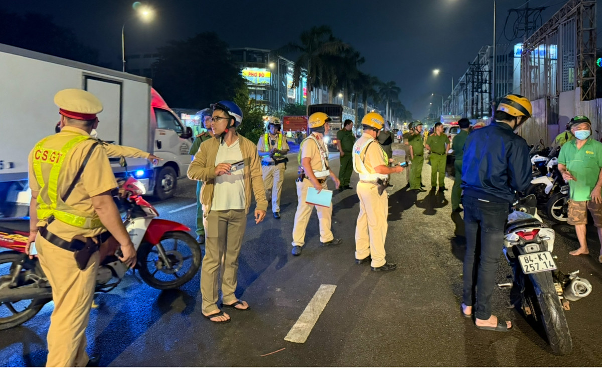 Khu vực Chợ Đầu mối Bình Điền là rạnh giới địa lý hành chính giữa các quận, huyện TP HCM và tỉnh Long An luôn nhộn nhịp người xe vận chuyển hàng hoá nên tình hình an ninh trật tự xã hội và giao thông rất phức tạp.