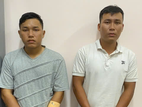 Hai anh em ruot ru nhau dung bua di cuop tiem vang