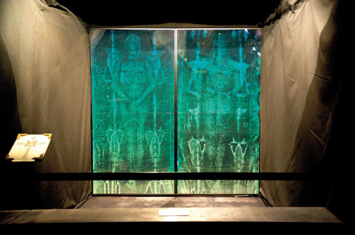 Tuy nhiên, cho đến nay, tấm vải liệm thành Turin cũng là một trong những bí ẩn lâu đời nhất chưa có lời giải khi những tranh cãi về tấm vải này chưa được làm sáng tỏ.