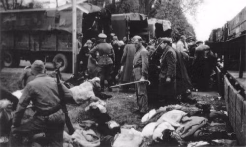 Những tù nhân Do Thái khi mới vào trại tập trung của Đức quốc xã thường được nghe thông báo phát trên loa phóng thanh về việc sẽ phải đi qua khu tắm rửa "tẩy trùng" rồi mới tiến hành nhập trại.