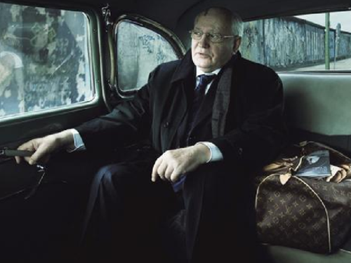 Năm 1990, Mikhail Gorbachev đã được trao giải Nobel Hòa bình vì ông "đã góp phần đáng kể chấm dứt Chiến tranh Lạnh, bình thường hóa quan hệ giữa Liên Xô và phương Tây”.