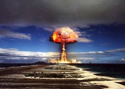 Chiến tranh Lạnh được coi là giai đoạn nguy hiểm nhất trong lịch sử nhân loại, với kho vũ khí khổng lồ của các cường quốc luôn trong trạng thái sẵn sàng tấn công bất cứ lúc nào, đe dọa hủy diệt nền văn minh thế giới.