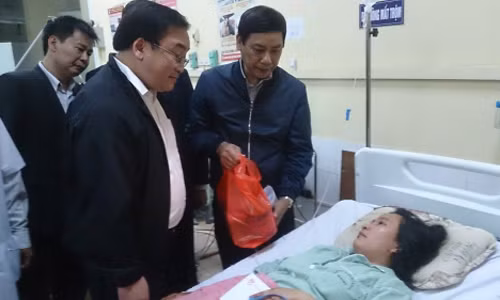 Xot xa hai me con chet trong vu no kinh hoang o Van Phu-Hinh-2