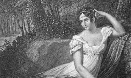 Josephine tên thật Rose Tascher de la Pagerie, là goá phụ của tướng Alexandre de Beauharnais. Josephine đã lấy chồng năm 16 tuổi và có 2 con. Bóng hồng này trở thành góa phụ sau khi chồng bị xử tội trong cách mạng Pháp. Sau khi trở thành góa phụ, Josephine có quan hệ tình ái với nhiều nhân vật chính trị trong chính quyền. Bà nổi tiếng là người phụ nữ đa tình, phóng đãng.