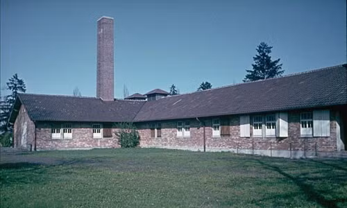 Hoạt động từ năm 1933, Dachau trở thành trại tập trung đầu tiên của phát xít Đức sau khi trùm phát xít Hitler trở thành Thủ tướng Đức.