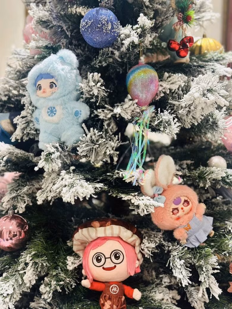 Cay thong dac biet ben trong ngoi nha cua MC Van Hugo-Hinh-5