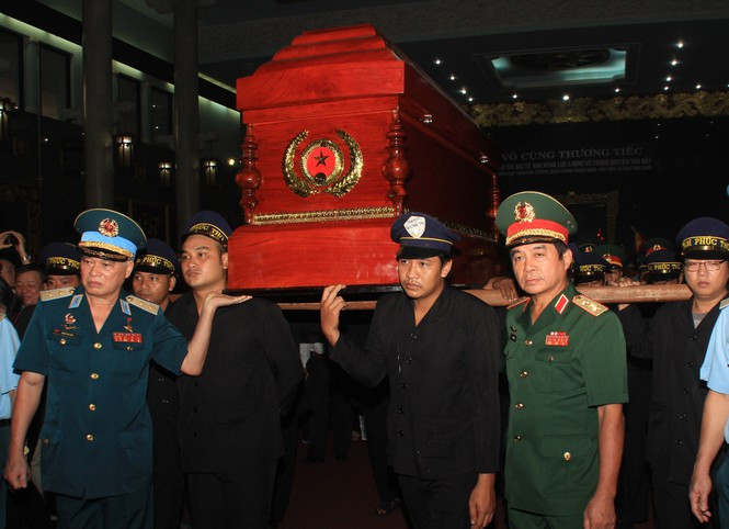 Trong hai năm 1966-1967, ông Nguyễn Văn Bảy đã lái chiếc MiG17 xuất kích 94 lần, 13 lần nổ súng và bắn rơi bảy máy bay Mỹ (gồm hai chiếc F-105 và năm chiếc F-4) trong kháng chiến chống Mỹ và được phong Anh hùng lực lượng vũ trang nhân dân Việt Nam (Ảnh: Tiền phong).