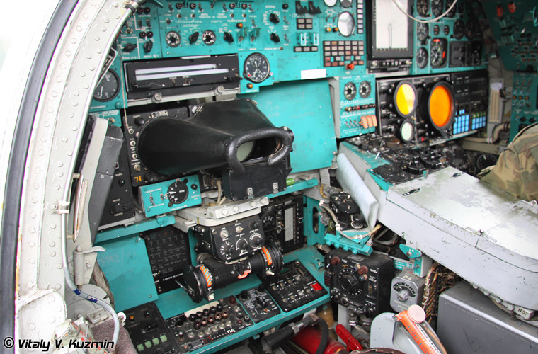 Người này toàn quyền sinh sát với kho vũ khí khổng lồ trên máy bay ném bom Tu-22M3.