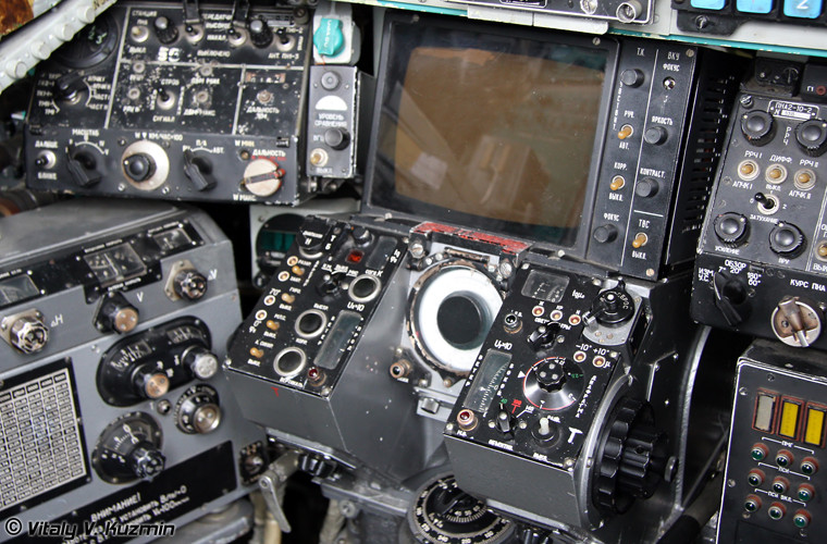 Thiết bị màn hình hiển thị có vẻ là loại đen trắng.