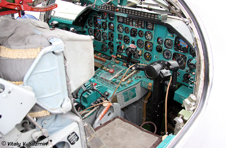 Đây là chỗ ngồi của cơ phó máy bay ném bom Tu-22M3.