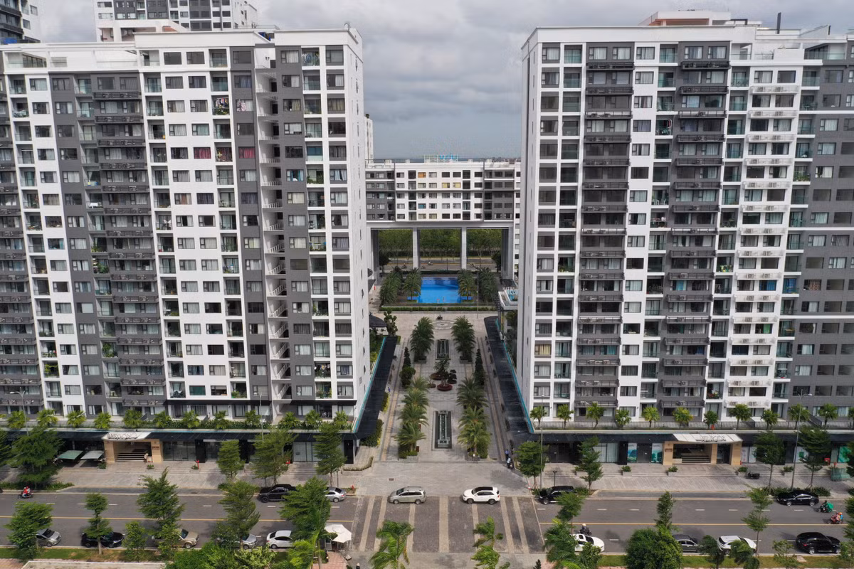 Nội dung kết luận của thanh tra nêu rõ, nhà đầu tư (Công ty TNHH Xây dựng - Thương mại Thuận Việt) đã thay đổi thiết kế dự án New City Thủ Thiêm từ nhà tái định cư sang nhà ở thương mại. Nhà đầu tư này đã chuyển nhượng cho người mua 1.122 căn hộ.