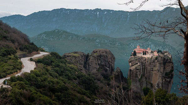 Cap doi chi 110 trieu vi vu Hy Lap, tham tu vien tren may-Hinh-8