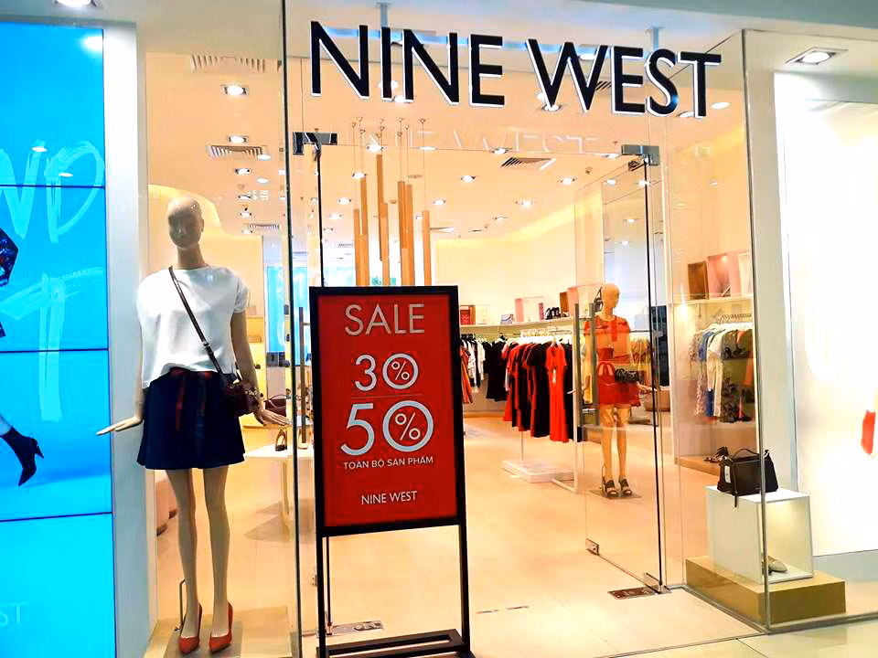 NiNe West sale từ 30 - 50% cho các sản phẩm.