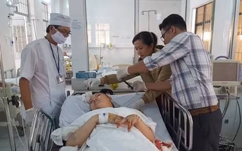 Chong danh ghen, chem vo da man xon xao mang xa hoi