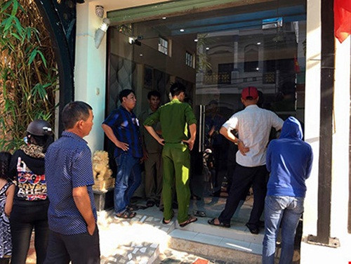 CQĐT đang lấy lời khai, khám nghiệm hiện trường.