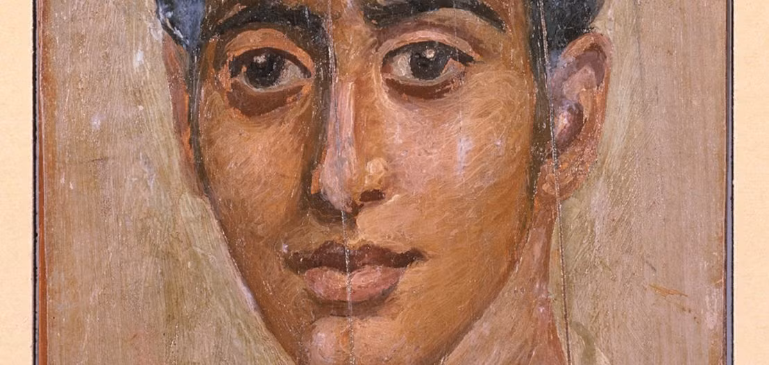 Trong thời đại La Mã, các xác ướp Ai Cập đôi khi được chôn kèm theo cả chân dung của họ, điều này giúp họ xác định danh tính rõ ràng, nhanh chóng hơn.