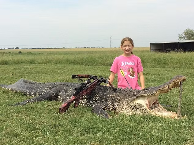 Con cá sấu bị Ella giết chết được xếp vào hạng 1 của kỷ lục săn bắn Trophy Game Records. (Theo Dailymail)