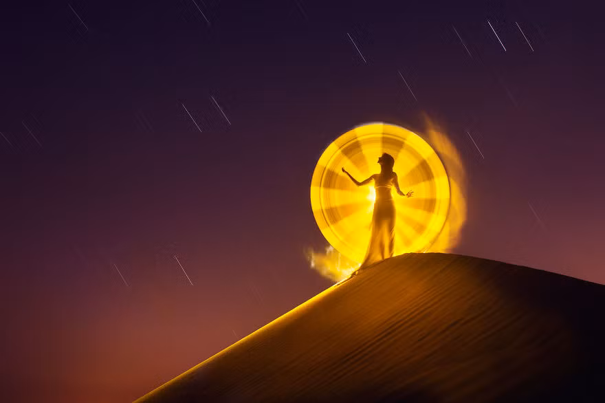 Kết hợp với khung cảnh thiên nhiên mơ mộng, huyền bí, những bức tranh ánh sáng của Eric Paré như hút người xem vào một thế giới siêu thực. Nguồn: Bored Panda