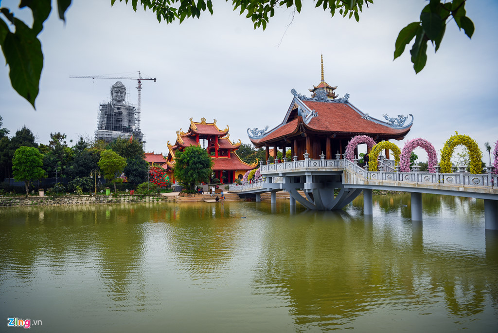 Đầu năm 2015, chùa Khai Nguyên khởi công xây dựng bức Đại tượng Phật A Di Đà nguyện cầu quốc thái dân an thế giới hoà bình.