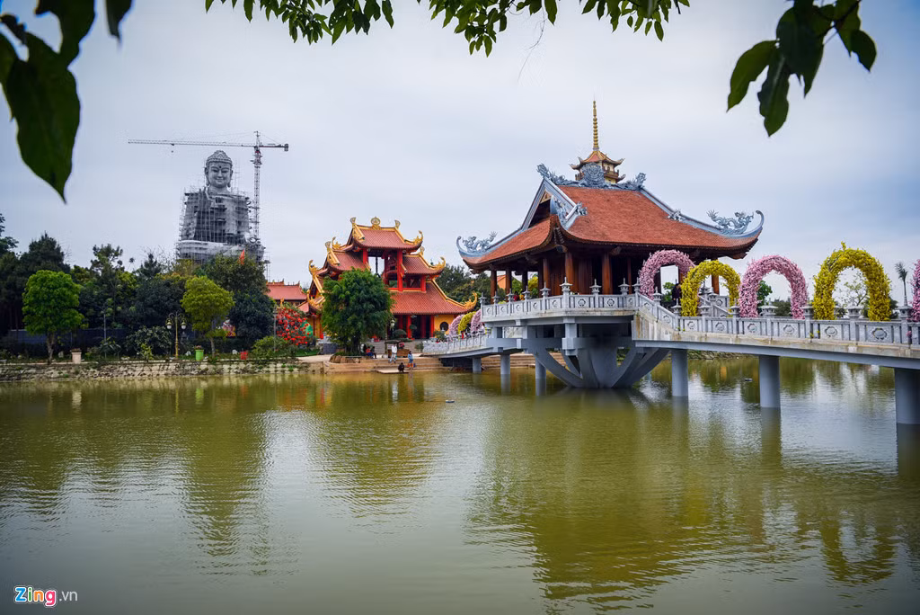 Đầu năm 2015, chùa Khai Nguyên khởi công xây dựng bức Đại tượng Phật A Di Đà nguyện cầu quốc thái dân an thế giới hoà bình.