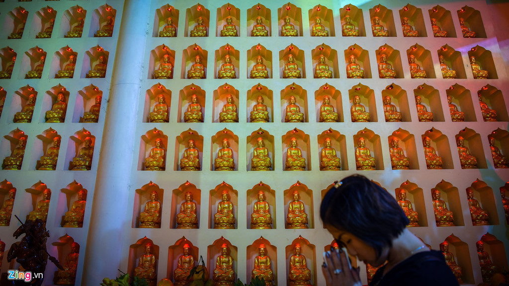 Với số lượng lớn tượng phật được bài trí, nhà chùa mong muốn du khách về đây tham quan sẽ trút bỏ được phiền não, tìm thấy sự bình an trong tâm hồn.