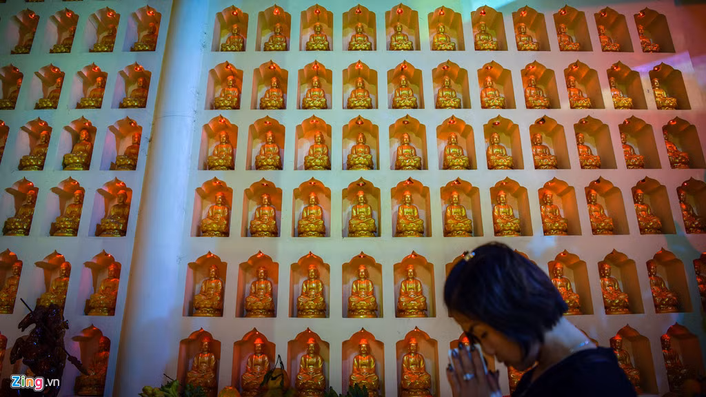 Với số lượng lớn tượng phật được bài trí, nhà chùa mong muốn du khách về đây tham quan sẽ trút bỏ được phiền não, tìm thấy sự bình an trong tâm hồn.