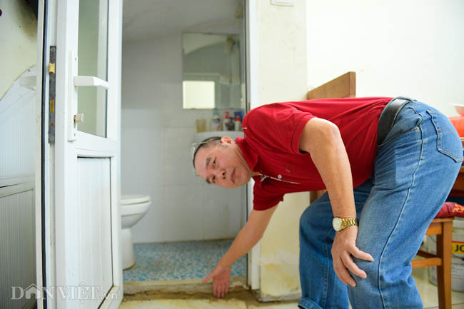 Ông Nguyễn Văn Long (KĐT Văn Phú - Hà Đông) cho biết: "Vào tháng 1.2018 công ty cổ phần đầu tư Trung Việt hạ đường cáp ngầm trên tuyến đường 24 m. Trong quá trình thi công đào con đường này, với độ sâu 3 m, chiều rộng 3 m, làm cho toàn bộ nền của KĐT Văn Phú đều bị sụt lún, ảnh hưởng nghiêm trọng đến nhà, cửa của người dân".