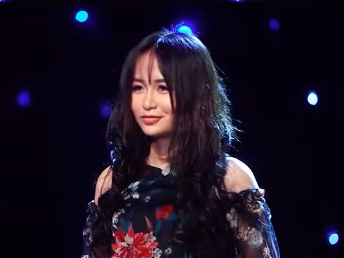 Hot girl soc vi bi hoi chuyen quan he truoc hon nhan tren truyen hinh