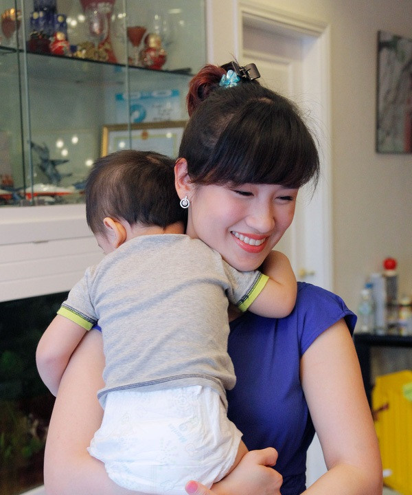 Năm 2007, trong một lần vào website của VietNam Airlines để đặt vé máy bay cho cả nhà đi du lịch, Trang Nhung tình cờ đọc được dòng thông báo tuyển phi công nữ. 