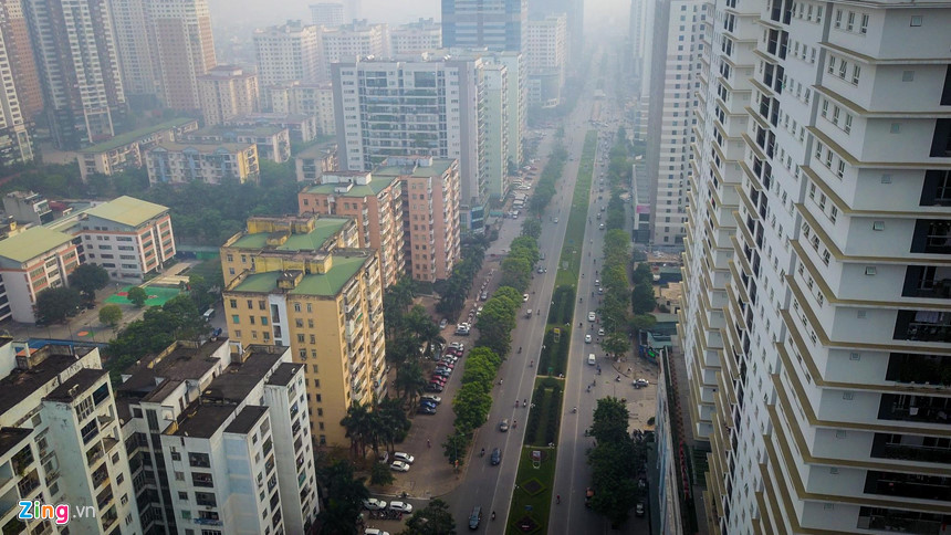 Không lớn như Nguyễn Trãi nhưng đường Lê Văn Lương đang phải “gồng gánh” rất nhiều chung cư cao cao tầng.