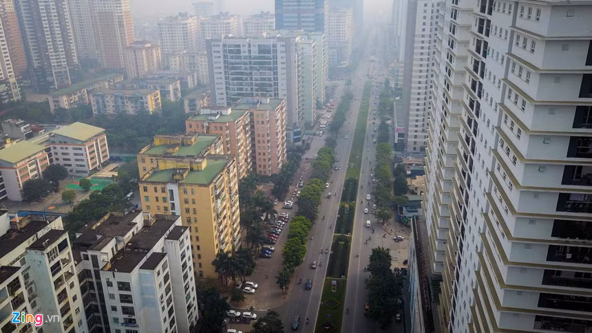 Không lớn như Nguyễn Trãi nhưng đường Lê Văn Lương đang phải “gồng gánh” rất nhiều chung cư cao cao tầng.