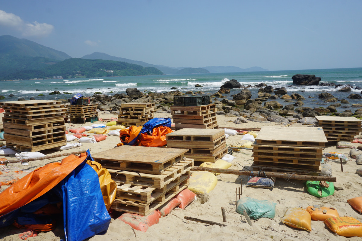 Dự kiến trong ngày hôm nay việc tháo dỡ sẽ thực hiện xong.