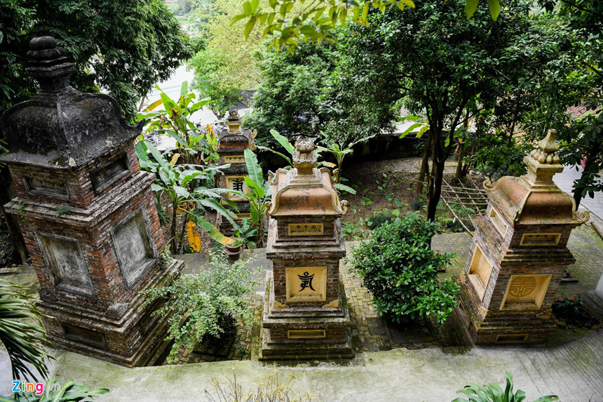 Nơi đặt 14 bảo tháp thờ các vị thiền sư đã từng trụ trì và viên tịch tại chùa.