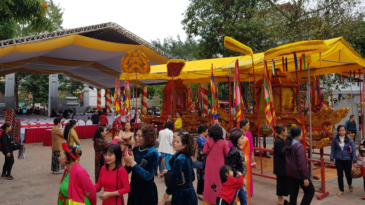 Dan Thu do no nuc den Le hoi Hai Ba Trung-Hinh-8