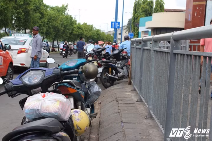 Hinh anh “xau xi” tren nhung con duong dep nhat Sai Gon-Hinh-10