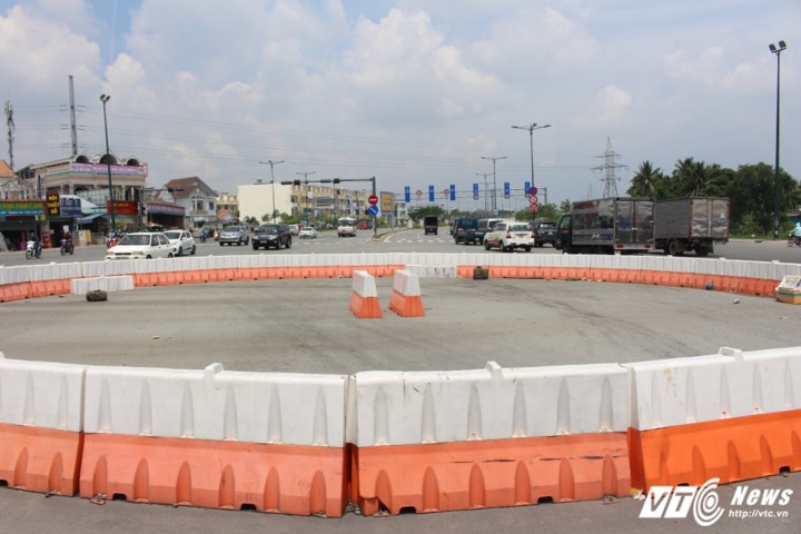 Nút giao này lại quá đơn giản, không có chút mĩ quan nào.