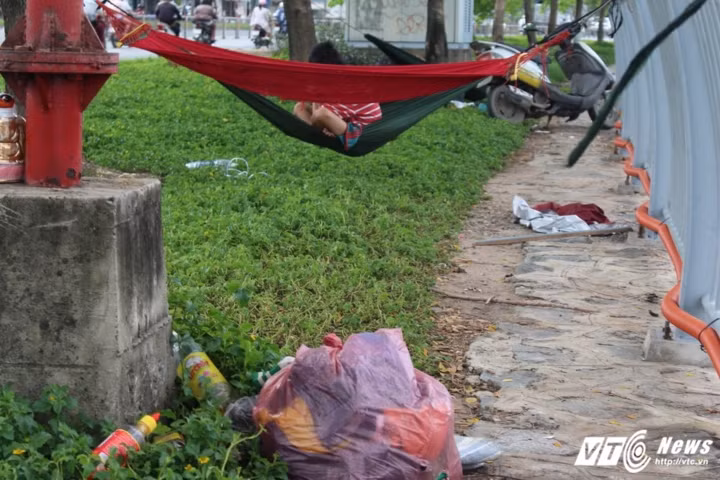 Hinh anh “xau xi” tren nhung con duong dep nhat Sai Gon-Hinh-23