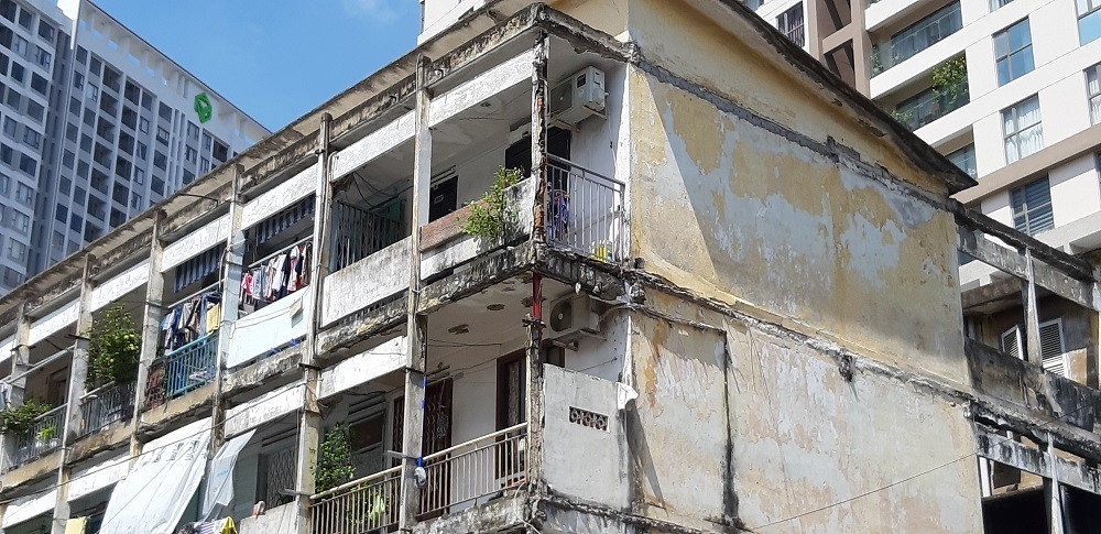 Đây là chung cư được xây dựng trước năm 1975. Sau hàng chục năm sử dụng, do sự gia tăng dân số cùng với sự bất cập trong công tác quản lý dẫn đến quy hoạch, kiến trúc và chất lượng, công trình nhà ở bị xuống cấp.