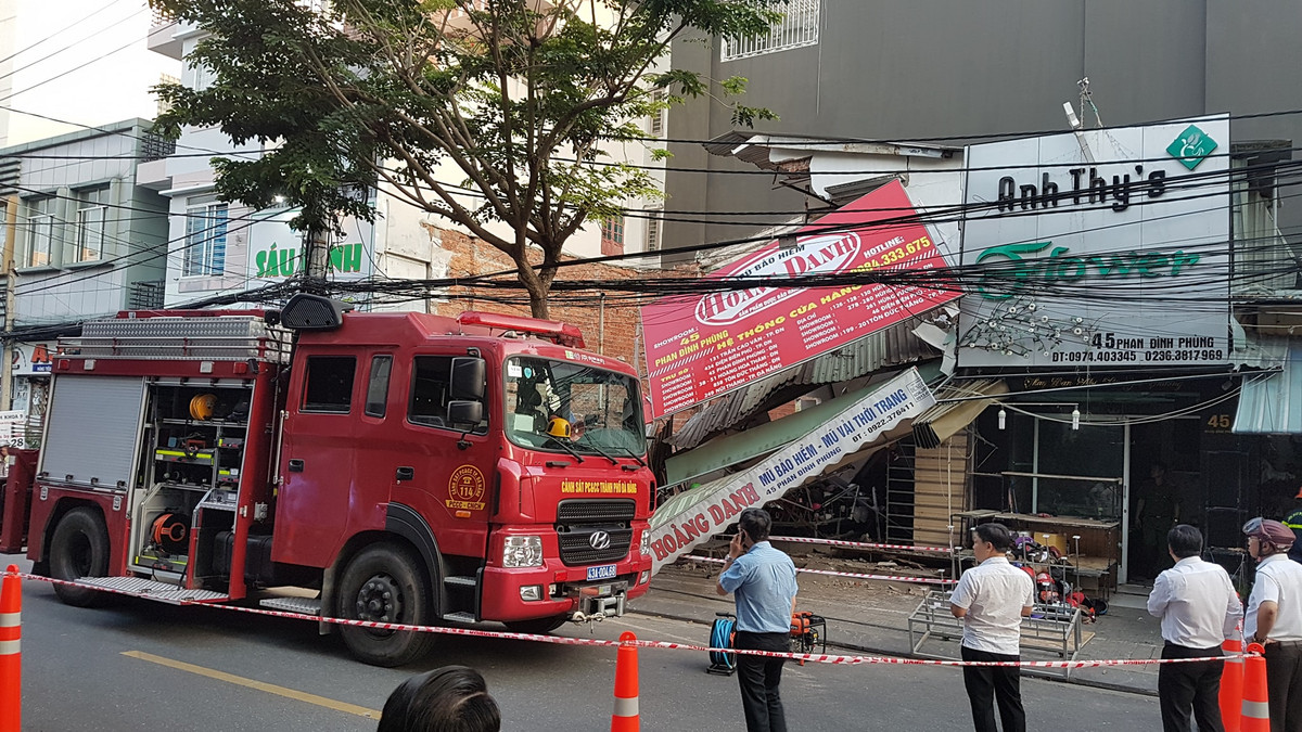 Hien truong vu sap nha kinh hoang o Da Nang