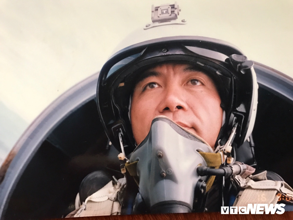 Ngay truyen thong bo doi khong quan: Tro chuyen voi Thuong tuong phi cong Vo Van Tuan