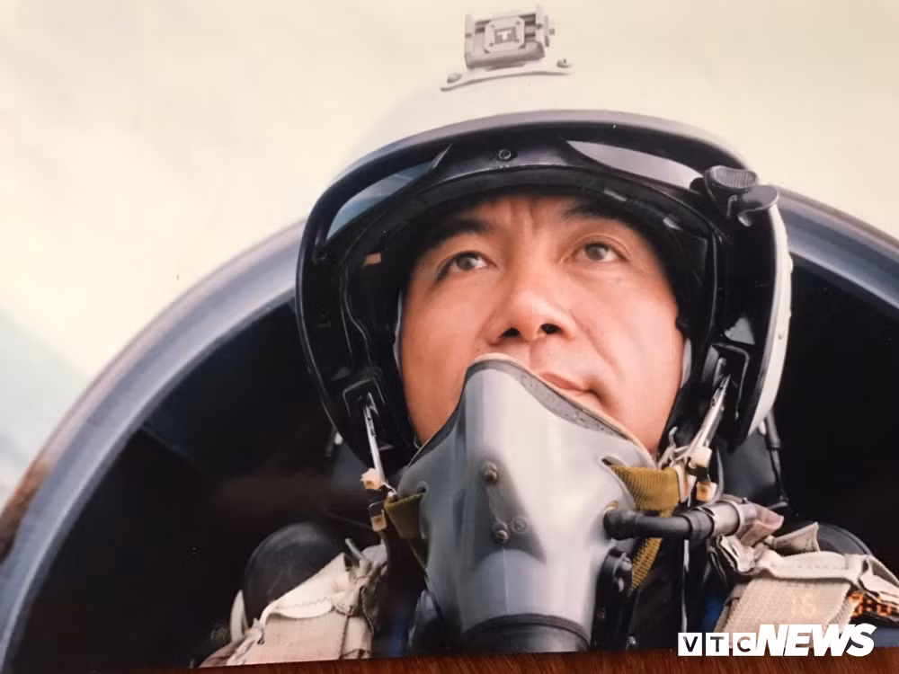 Ngay truyen thong bo doi khong quan: Tro chuyen voi Thuong tuong phi cong Vo Van Tuan