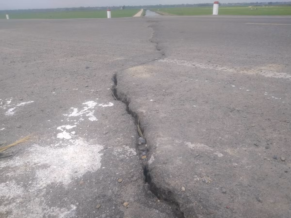 Ghi nhận của PV, khoảng 7km trên tuyến đường đi qua xã Hải Thọ, Hải Thiện, Hải Thành và xã Hải Quế đã bị hư hỏng, trên mặt đường xuất hiện nhiều vết nứt ngang, nhiều lỗ hỏng xuất hiện trên nền đường, mặt đường xuất hiện nhiều điểm sụt lún ghồ ghề.