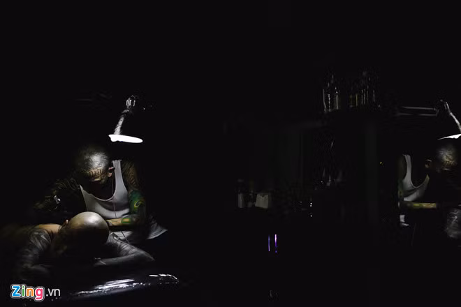 Cuoc song cua nhung thanh nien xam kin mat o Sai Gon-Hinh-32