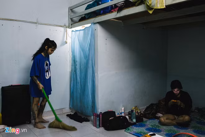 Cuoc song cua nhung thanh nien xam kin mat o Sai Gon-Hinh-8