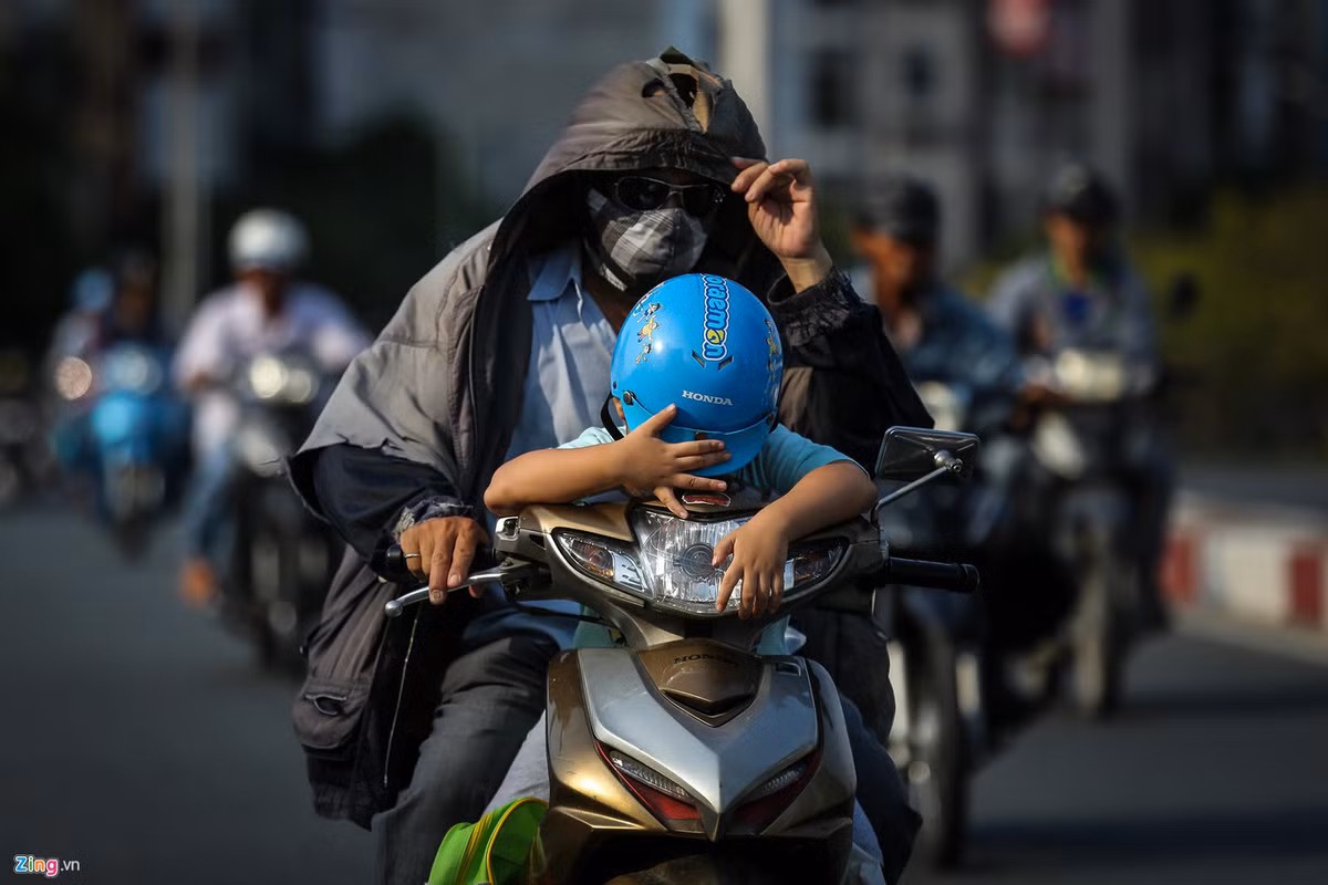 Theo cơ quan khí tượng, từ nay tới hết tuần, thời tiết nắng gắt vẫn tiếp diễn ở TP.HCM và khu vực lân cận. Cũng theo dự báo, đầu tháng 4, khu vực này có thể có mưa đầu mùa giải nhiệt.