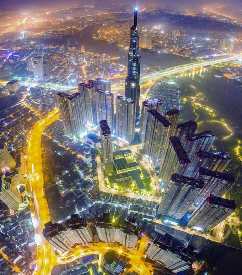 Đến với Sài Gòn, du khách sẽ vô cùng thích thú bởi những khu phố đông đúc, nhộn nhịp với nhiều hoạt động phong phú từ văn hoá, ẩm thực đến vui chơi giải trí từ sáng tới đêm.