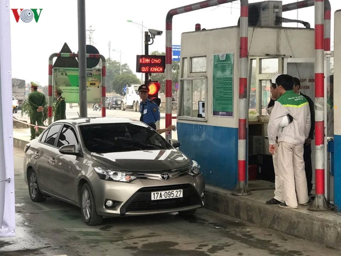 Những hình ảnh BOT Mỹ Lộc trong ngày thu phí trở lại - Hình 8 Nhung hinh anh BOT My Loc trong ngay thu phi tro lai-Hinh-8
