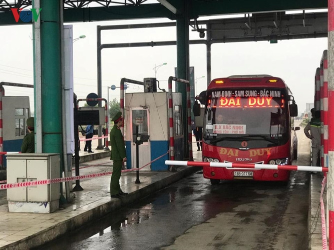 Những hình ảnh BOT Mỹ Lộc trong ngày thu phí trở lại - Hình 3 Nhung hinh anh BOT My Loc trong ngay thu phi tro lai-Hinh-3